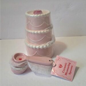 Target Cake Design Measuring Cups and Spoons